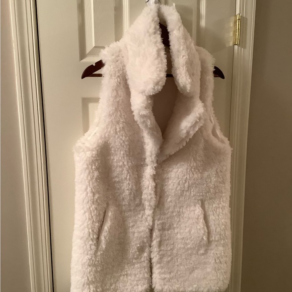 New Directions White Faux Fur Sherpa Teddy Vest Size S/M - Picture 13 of 16